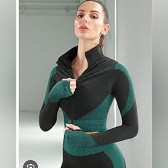 Tops - Black and Green Athletic Cropped Zip Up Sweater